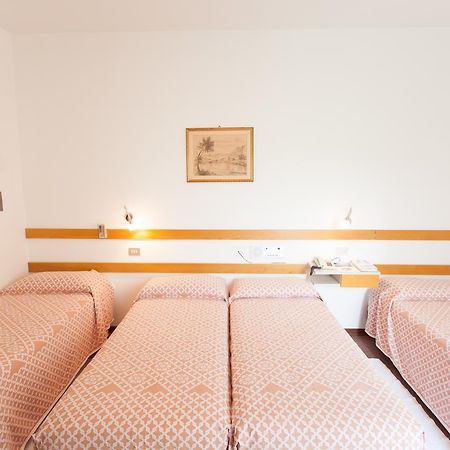 Hotel Rossini Tabiano Terme Екстериор снимка