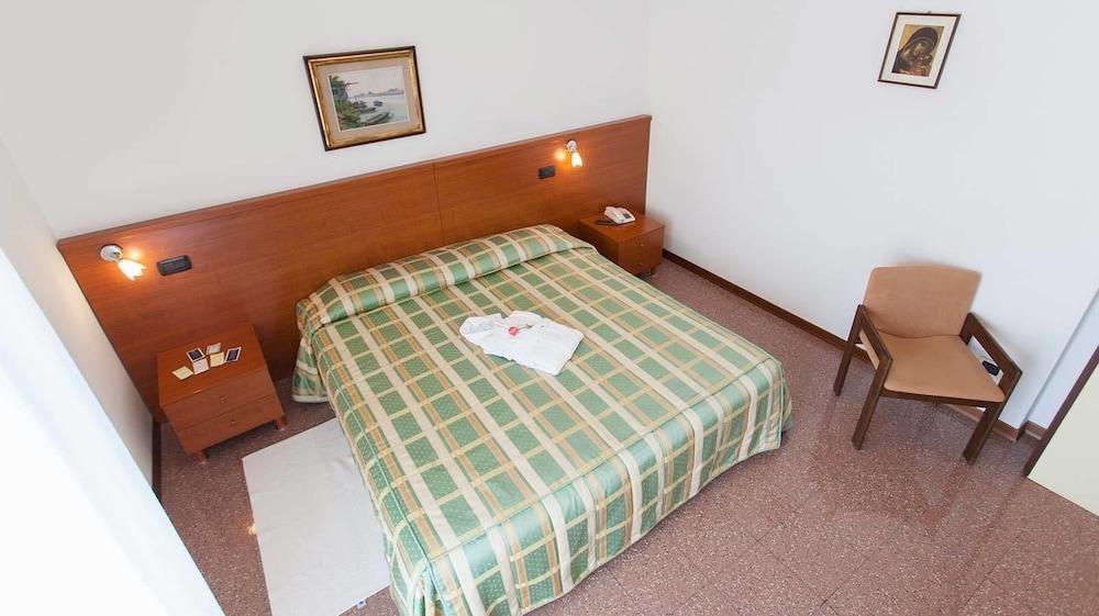 Hotel Rossini Tabiano Terme Екстериор снимка