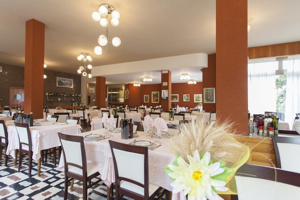 Hotel Rossini Tabiano Terme Екстериор снимка