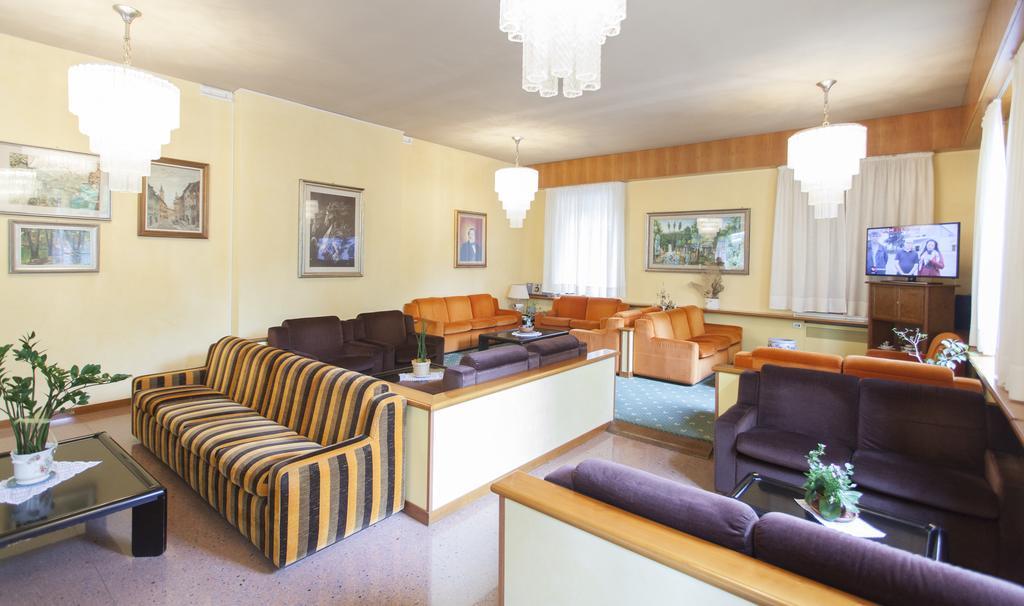 Hotel Rossini Tabiano Terme Екстериор снимка