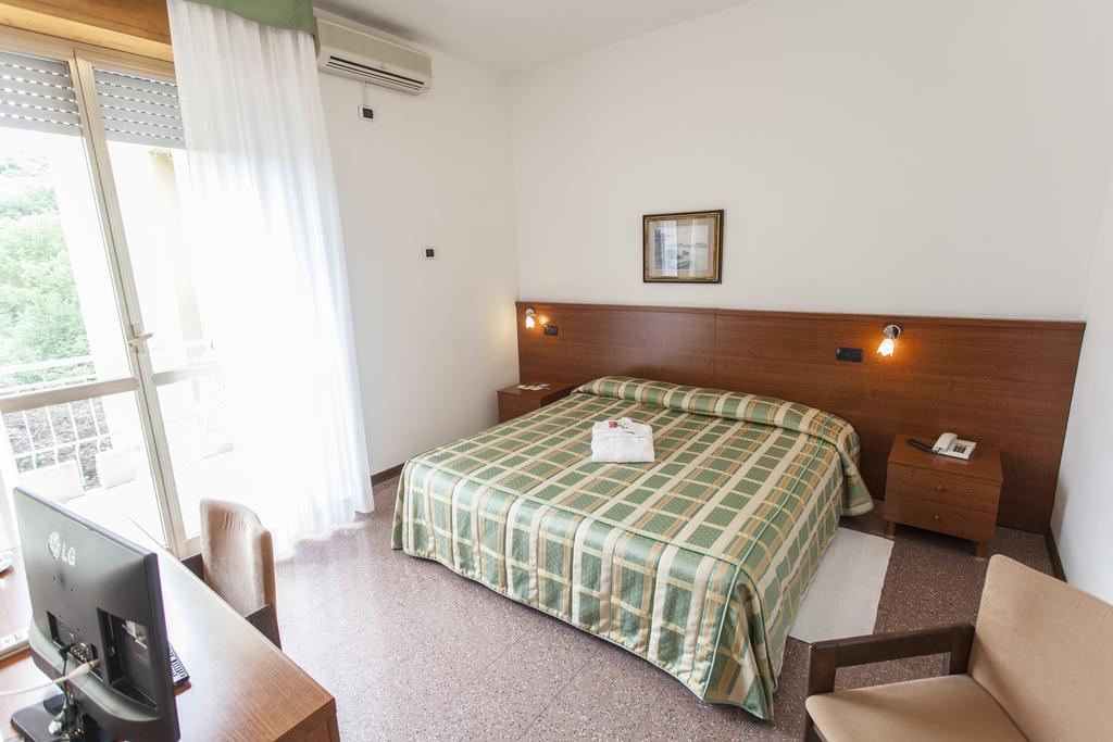 Hotel Rossini Tabiano Terme Екстериор снимка