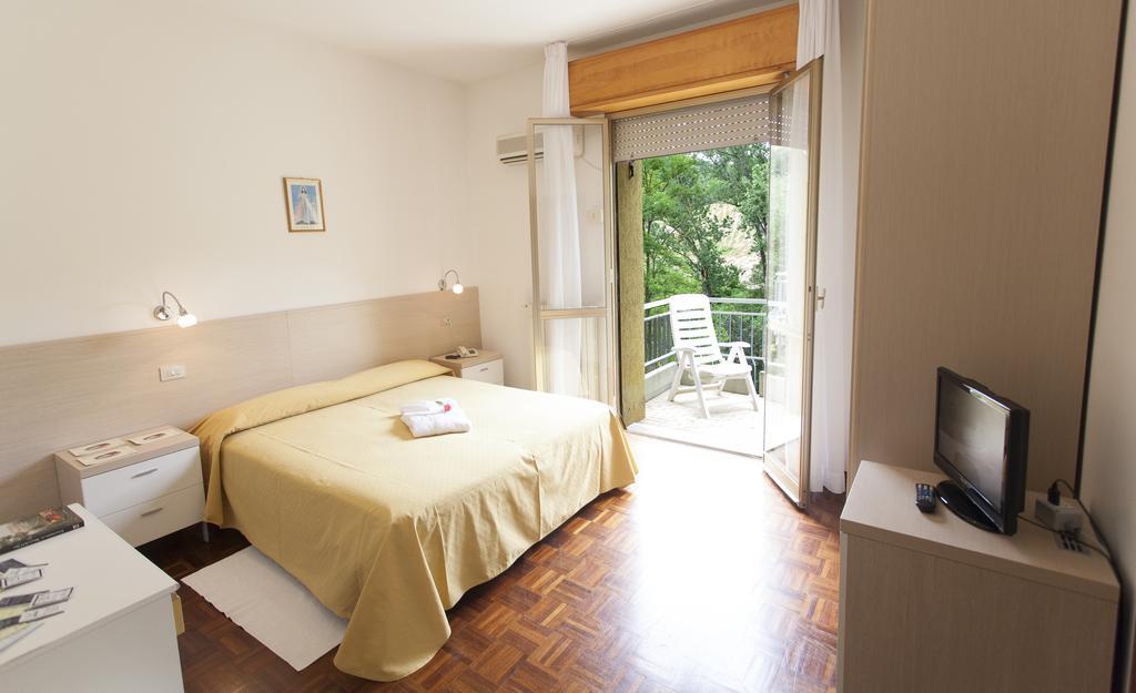 Hotel Rossini Tabiano Terme Екстериор снимка