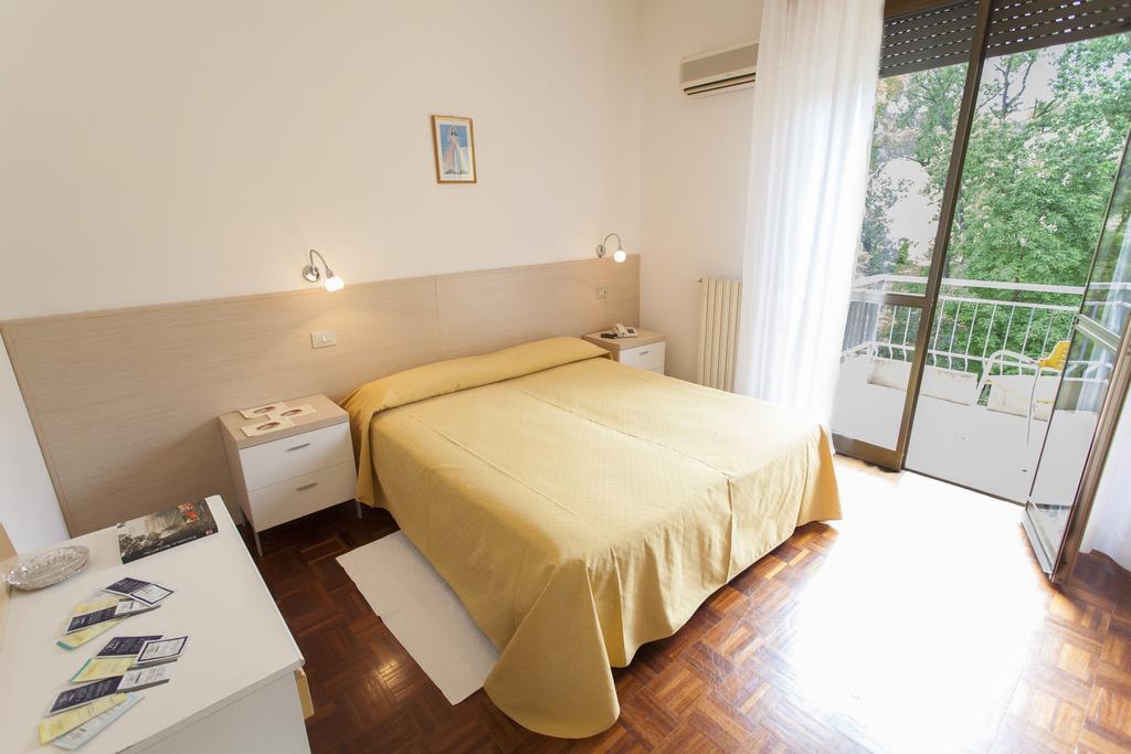 Hotel Rossini Tabiano Terme Екстериор снимка