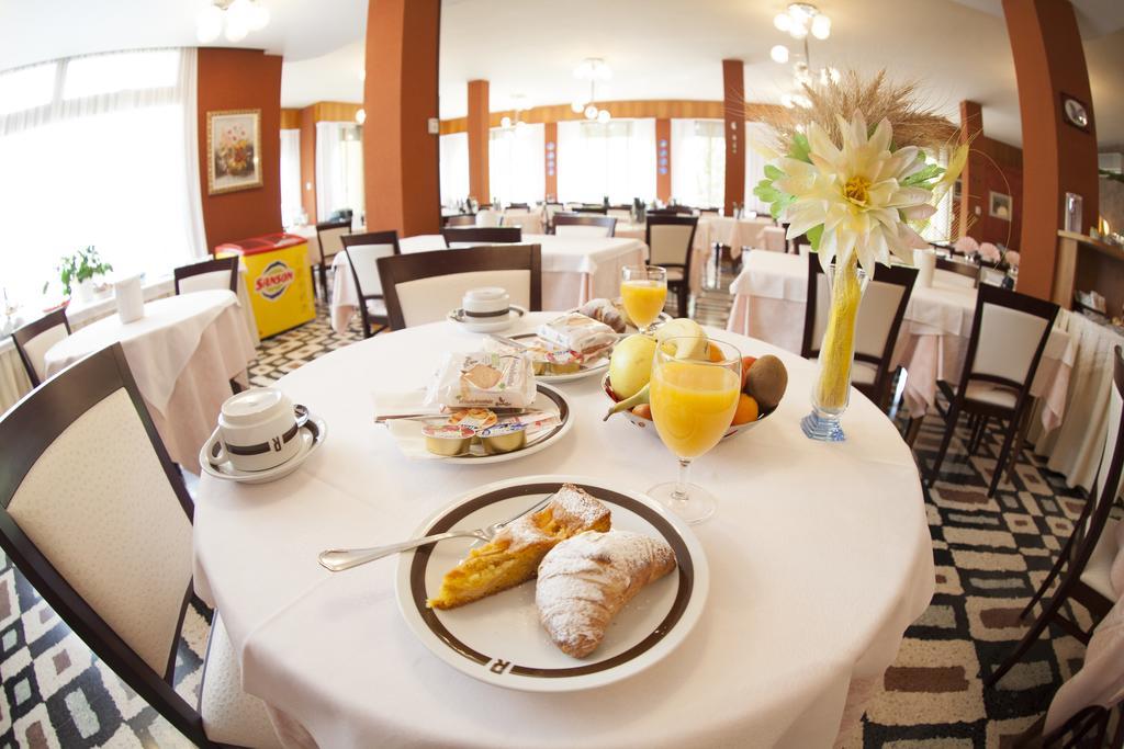 Hotel Rossini Tabiano Terme Екстериор снимка