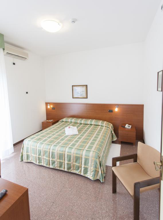 Hotel Rossini Tabiano Terme Екстериор снимка