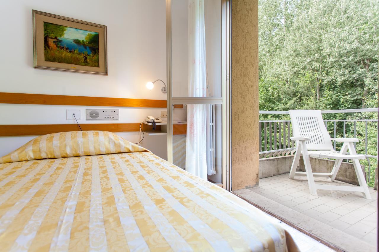 Hotel Rossini Tabiano Terme Екстериор снимка