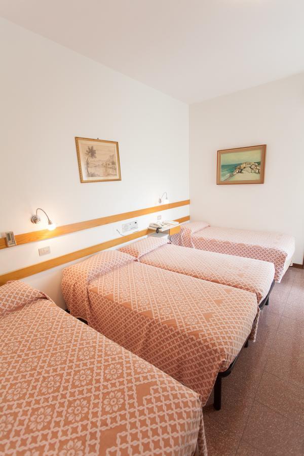 Hotel Rossini Tabiano Terme Екстериор снимка