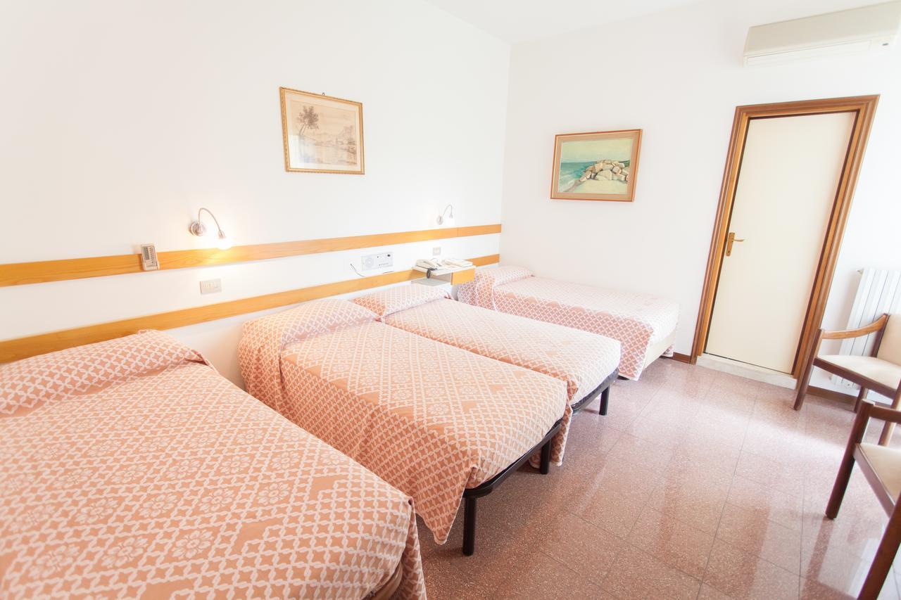 Hotel Rossini Tabiano Terme Екстериор снимка