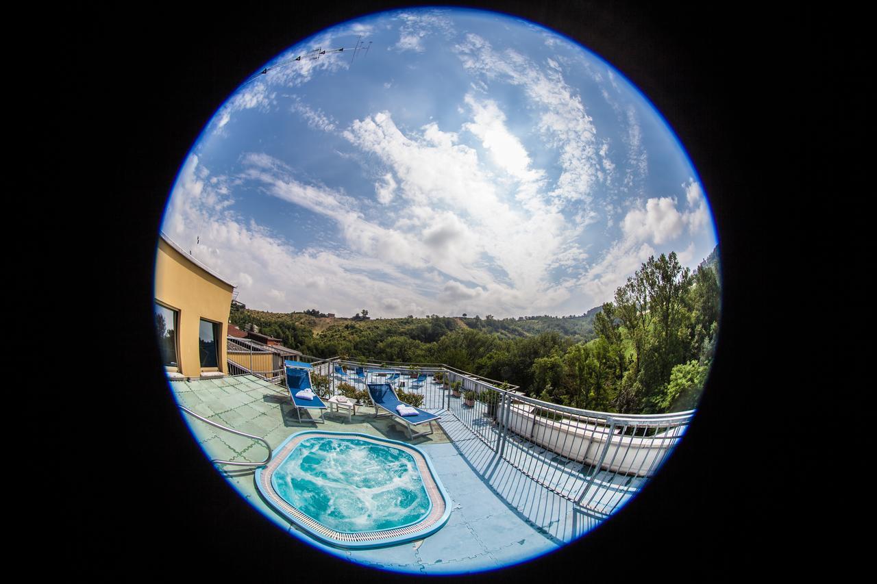 Hotel Rossini Tabiano Terme Екстериор снимка