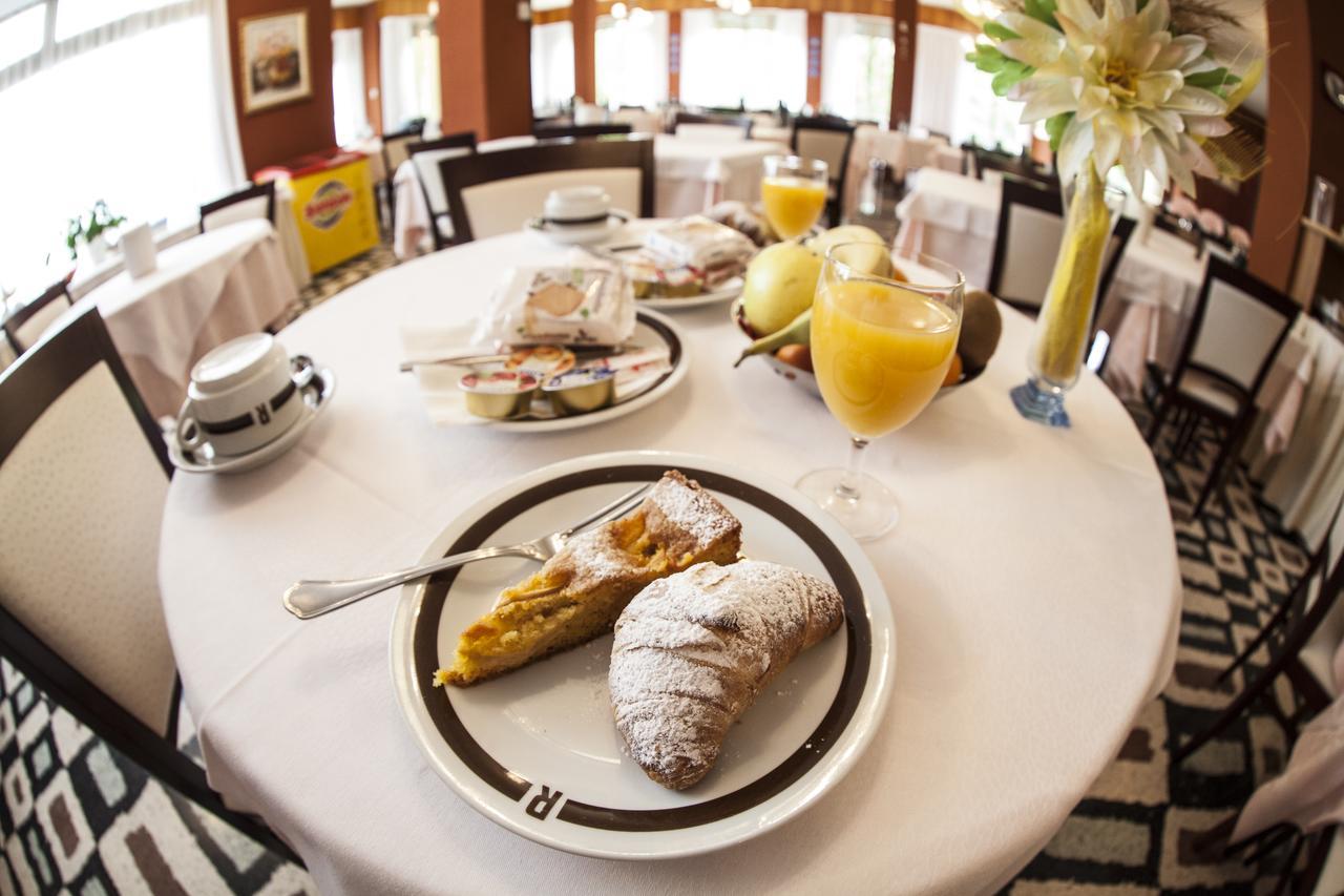 Hotel Rossini Tabiano Terme Екстериор снимка