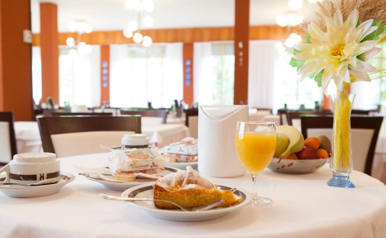 Hotel Rossini Tabiano Terme Екстериор снимка